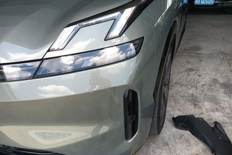 Used Lynk & Co 08 EM-P 2023 220km All-Wheel-Drive Performance Halo Left Front Headlight