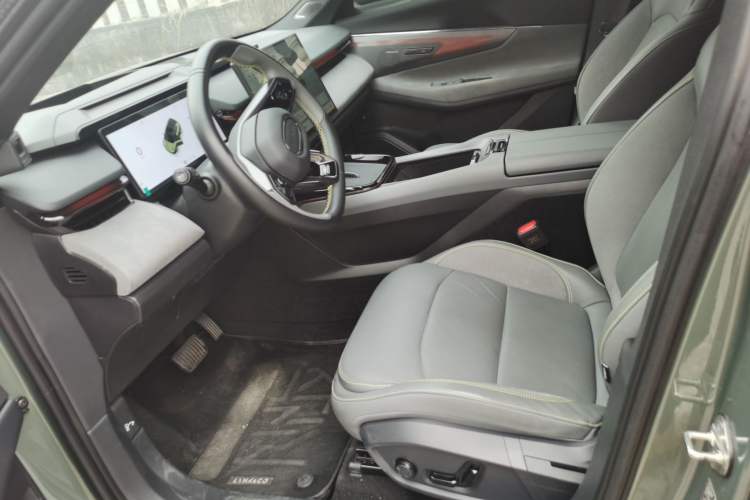 Used Lynk & Co 08 EM-P 2023 220km All-Wheel-Drive Performance Halo Left Front Seat