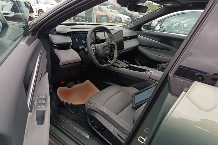 Used Lynk & Co 08 EM-P 2023 220km All-Wheel-Drive Performance Halo Left Front Seat