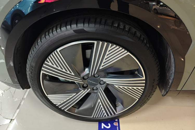 Used Lynk & Co 08 EM-P 2023 220km All-Wheel-Drive Performance Halo Left Front Wheel Hub