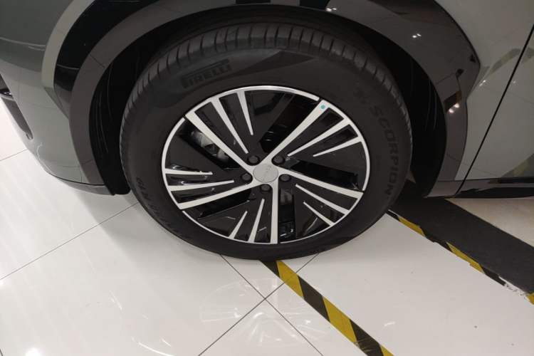 Used Lynk & Co 08 EM-P 2023 220km All-Wheel-Drive Performance Halo Left Front Wheel Hub