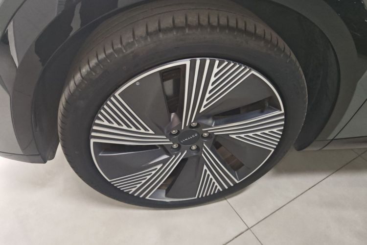 Used Lynk & Co 08 EM-P 2023 220km All-Wheel-Drive Performance Halo Left Front Wheel Hub