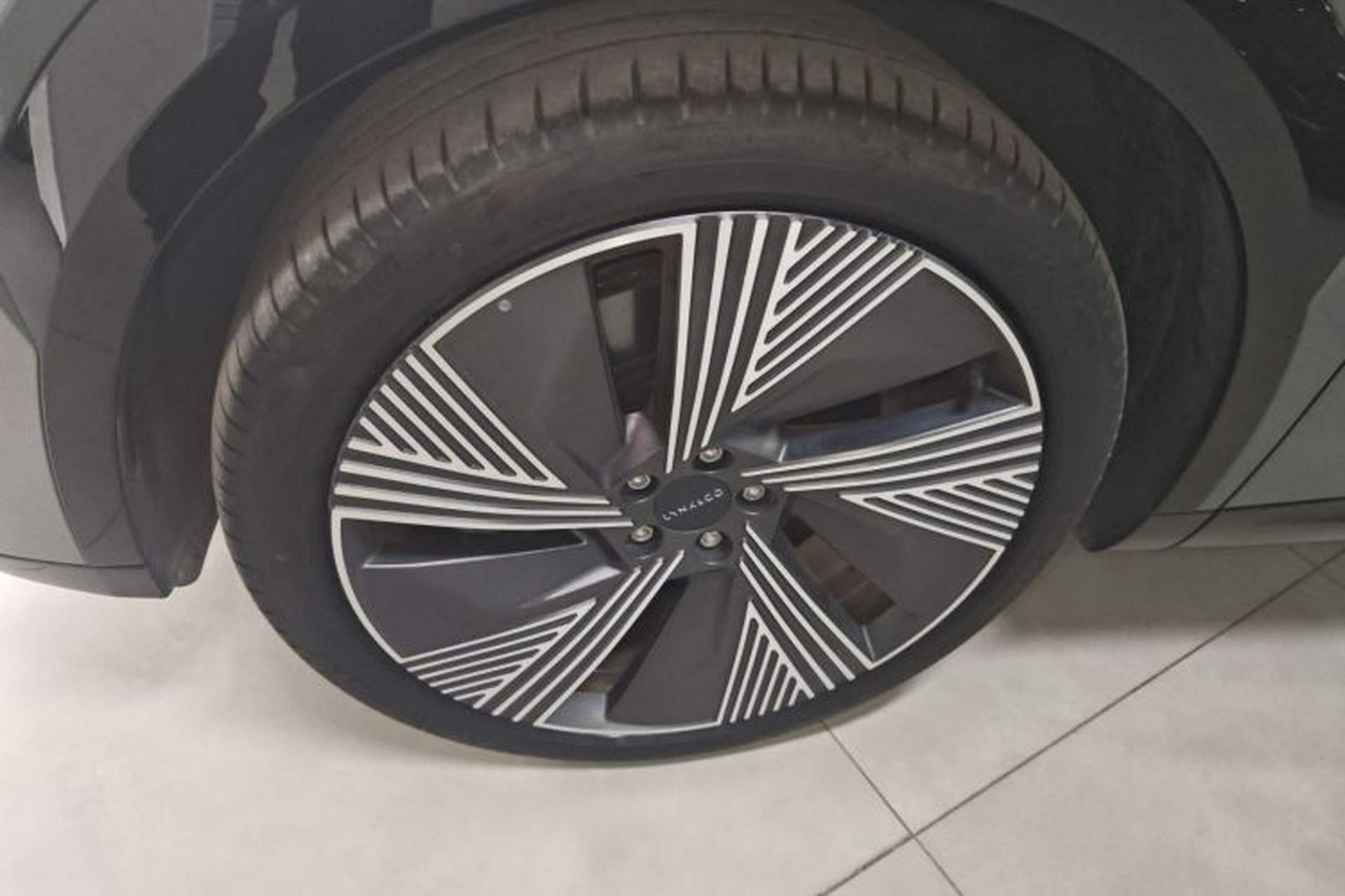 Used Lynk & Co 08 EM-P 2023 220km All-Wheel-Drive Performance Halo Left Front Wheel Hub