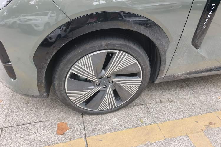 Used Lynk & Co 08 EM-P 2023 220 km Limited-Time Edition Left Front Wheel Hub