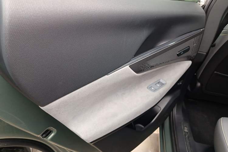 Used Lynk & Co 08 EM-P 2023 220km All-Wheel-Drive Performance Halo Left Rear Door Interior