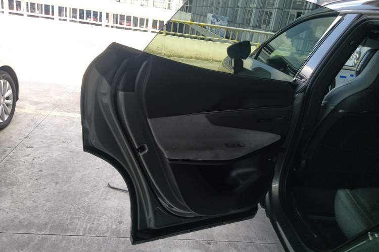 Used Lynk & Co 08 EM-P 2023 220km All-Wheel-Drive Performance Halo Left Rear Door Interior