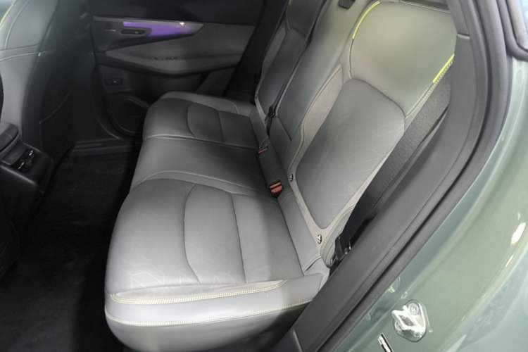 Used Lynk & Co 08 EM-P 2023 220km All-Wheel-Drive Performance Halo Left Rear Seat