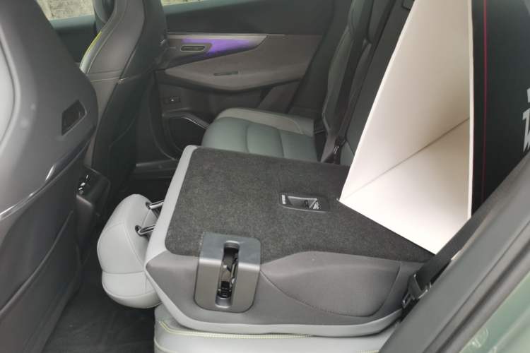 Used Lynk & Co 08 EM-P 2023 220km All-Wheel-Drive Performance Halo Left Rear Seat