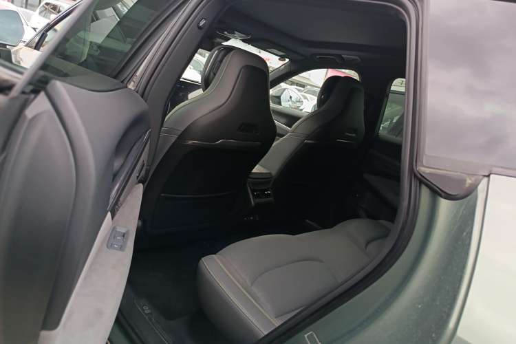 Used Lynk & Co 08 EM-P 2023 220km All-Wheel-Drive Performance Halo Left Rear Seat