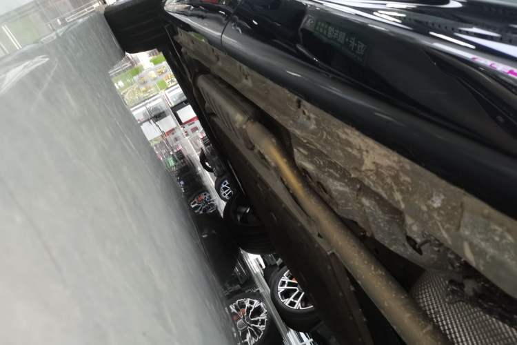 Used Lynk & Co 08 EM-P 2023 220km All-Wheel-Drive Performance Halo Left Side Sill