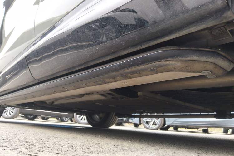 Used Lynk & Co 08 EM-P 2023 220km All-Wheel-Drive Performance Halo Left Side Sill