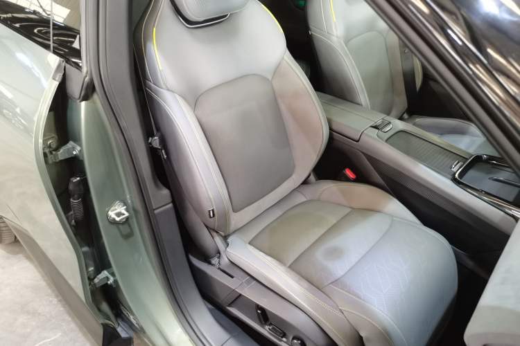 Used Lynk & Co 08 EM-P 2023 220km All-Wheel-Drive Performance Halo Right Front Seat