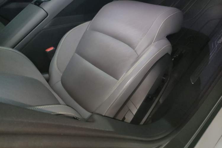 Used Lynk & Co 08 EM-P 2023 245km Ultra-Long Range Halo Right Front Seat