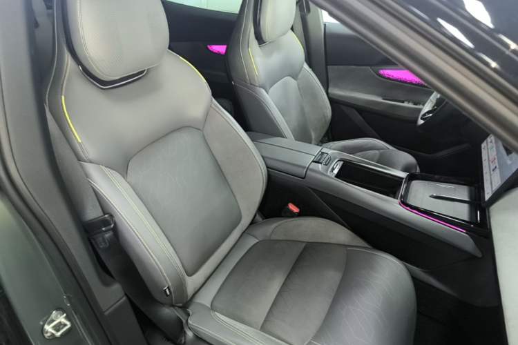 Used Lynk & Co 08 EM-P 2023 220km All-Wheel-Drive Performance Halo Right Front Seat