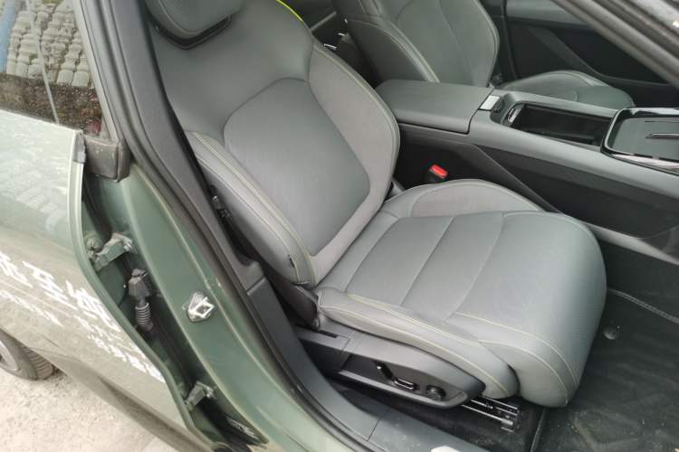 Used Lynk & Co 08 EM-P 2023 220km All-Wheel-Drive Performance Halo Right Front Seat