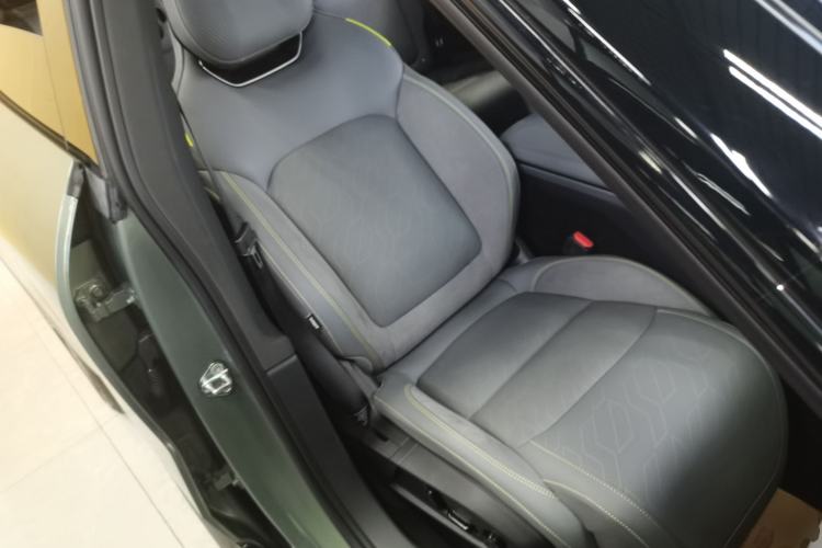 Used Lynk & Co 08 EM-P 2023 220km All-Wheel-Drive Performance Halo Right Front Seat