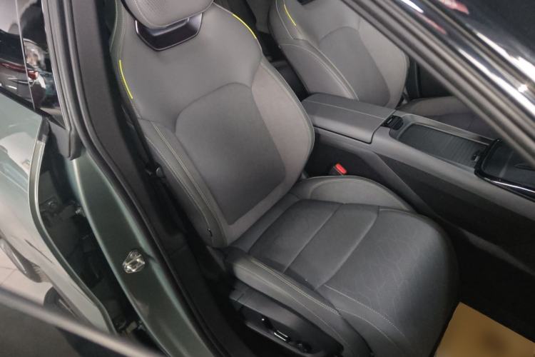 Used Lynk & Co 08 EM-P 2023 220km All-Wheel-Drive Performance Halo Right Front Seat