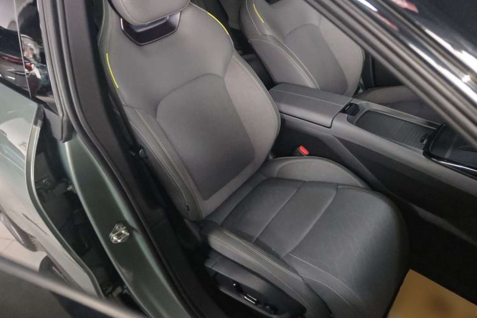 Used Lynk & Co 08 EM-P 2023 220km All-Wheel-Drive Performance Halo Right Front Seat