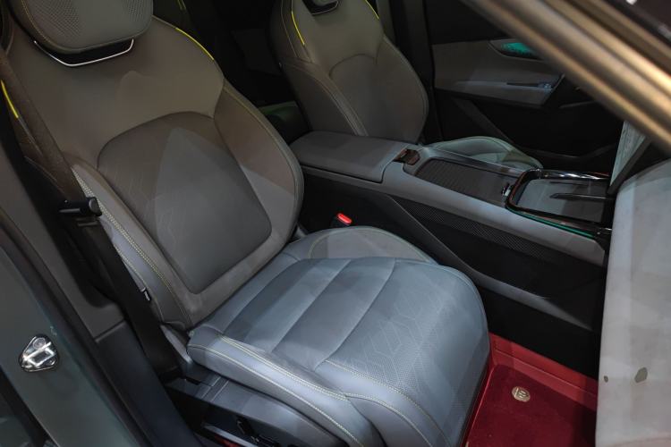 Used Lynk & Co 08 EM-P 2023 220 km Limited-Time Edition Right Front Seat