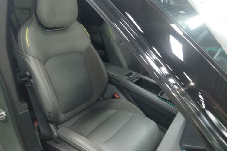Used Lynk & Co 08 EM-P 2023 220km All-Wheel-Drive Performance Halo Right Front Seat