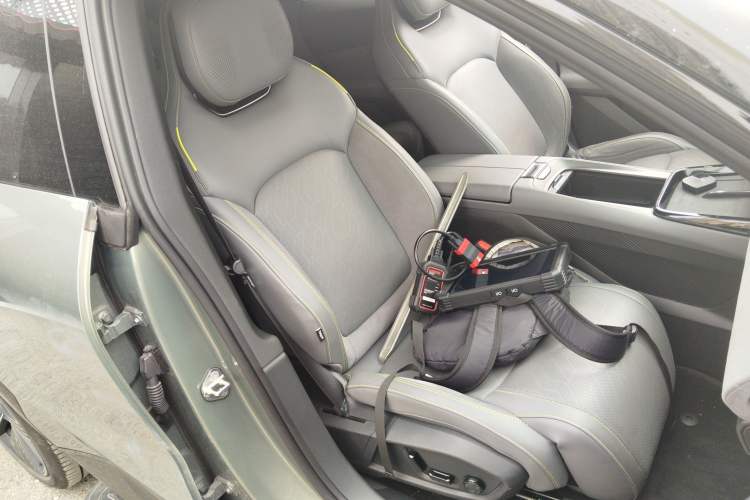 Used Lynk & Co 08 EM-P 2023 220km All-Wheel-Drive Performance Halo Right Front Seat
