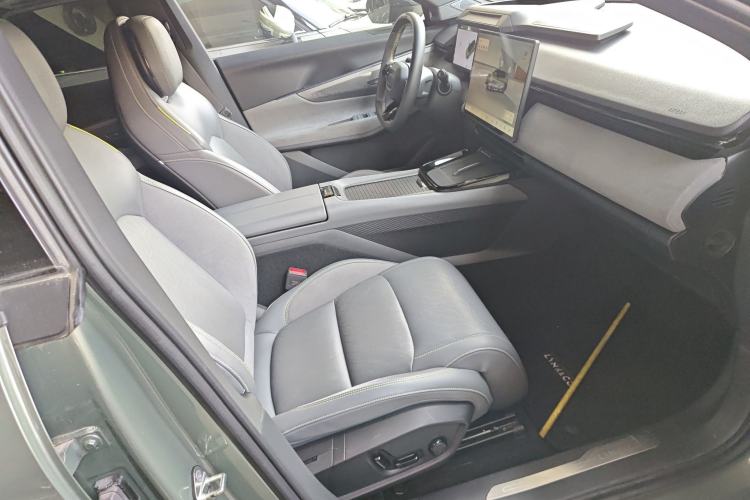 Used Lynk & Co 08 EM-P 2023 220km All-Wheel-Drive Performance Halo Right Front Seat