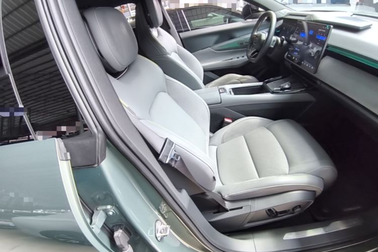 Used Lynk & Co 08 EM-P 2023 220km All-Wheel-Drive Performance Halo Right Front Seat