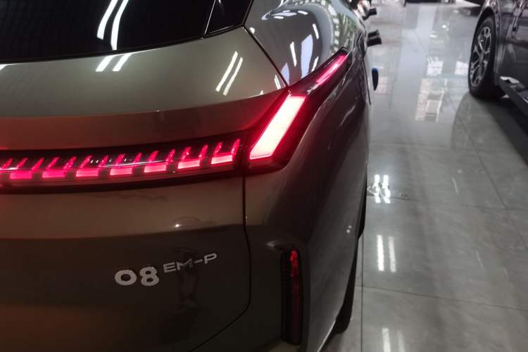 Used Lynk & Co 08 EM-P 2023 220km All-Wheel-Drive Performance Halo Right Rear Taillight