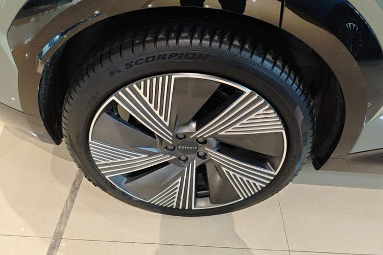 Used Lynk & Co 08 EM-P 2023 220km All-Wheel-Drive Performance Halo Right Rear Wheel Hub