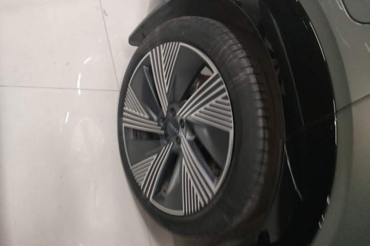 Used Lynk & Co 08 EM-P 2023 245km Ultra-Long Range Halo Right Rear Wheel Hub