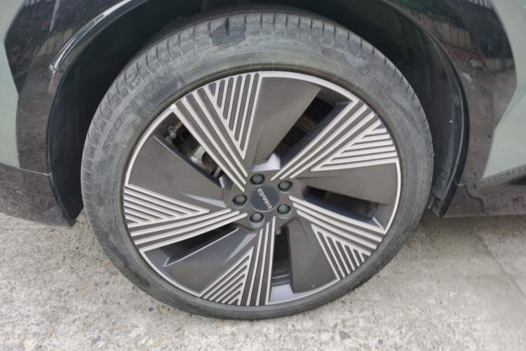 Used Lynk & Co 08 EM-P 2023 220km All-Wheel-Drive Performance Halo Right Rear Wheel Hub