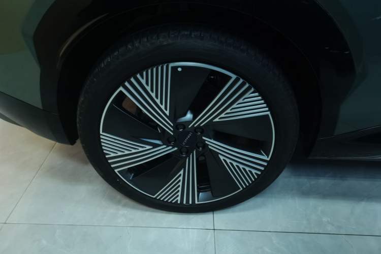 Used Lynk & Co 08 EM-P 2023 220km All-Wheel-Drive Performance Halo Right Rear Wheel Hub