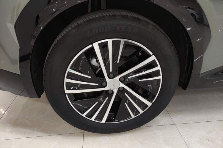 Used Lynk & Co 08 EM-P 2023 220km All-Wheel-Drive Performance Halo Right Rear Wheel Hub