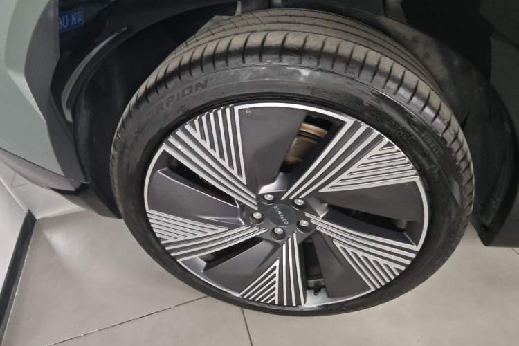 Used Lynk & Co 08 EM-P 2023 220km All-Wheel-Drive Performance Halo Right Rear Wheel Hub
