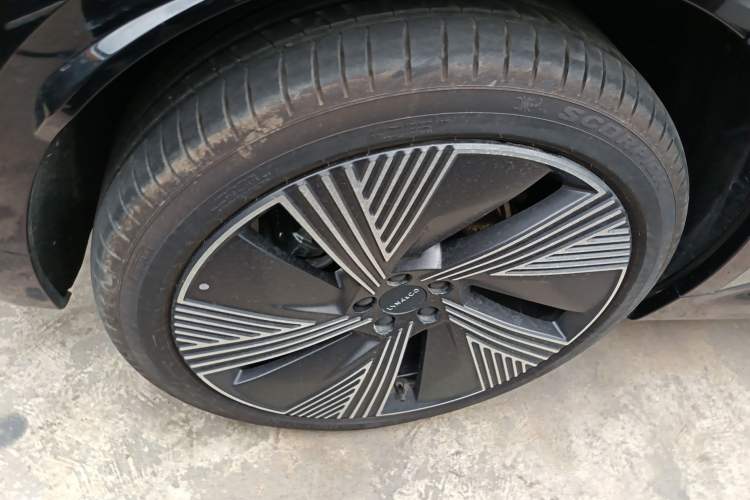 Used Lynk & Co 08 EM-P 2023 220km All-Wheel-Drive Performance Halo Right Rear Wheel Hub