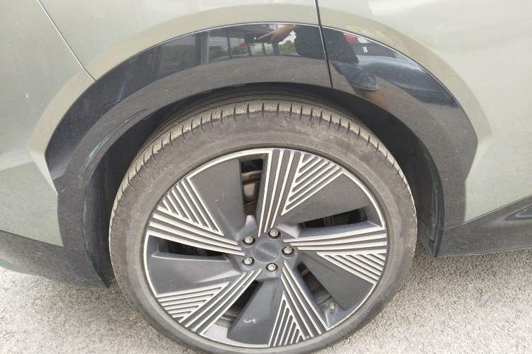 Used Lynk & Co 08 EM-P 2023 220km All-Wheel-Drive Performance Halo Right Rear Wheel Hub