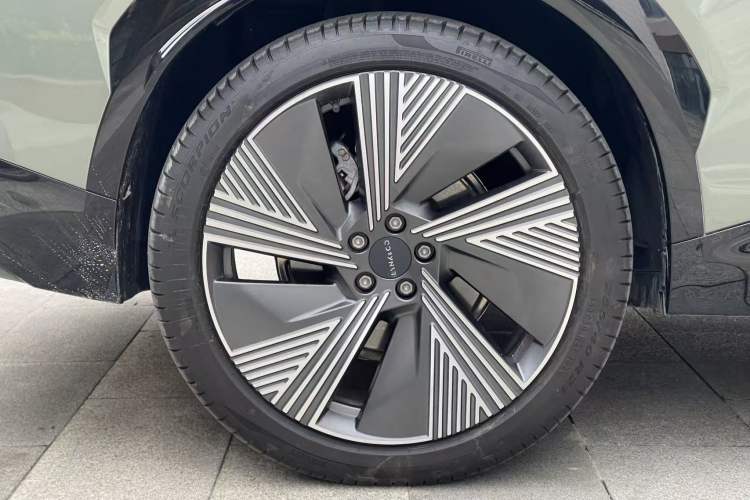 Used Lynk & Co 08 EM-P 2023 220km All-Wheel-Drive Performance Halo Right Rear Wheel Hub