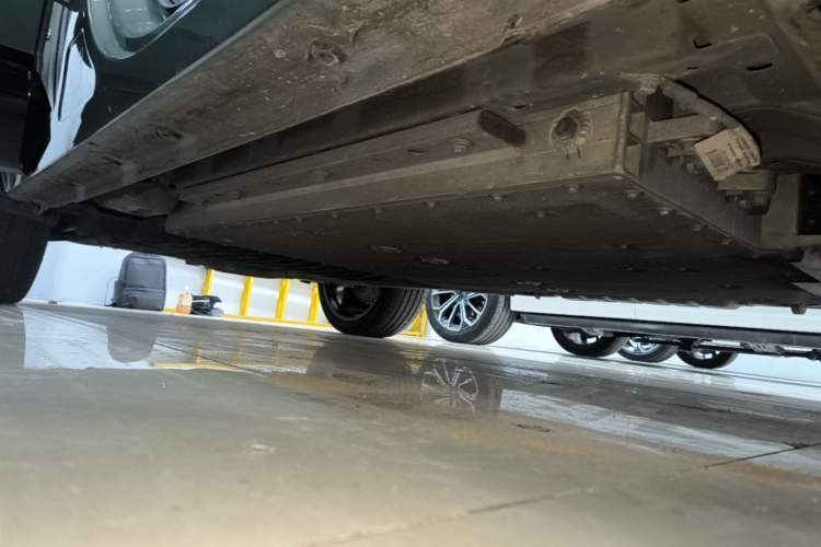 Used Lynk & Co 08 EM-P 2023 220km All-Wheel-Drive Performance Halo Right Side Sill