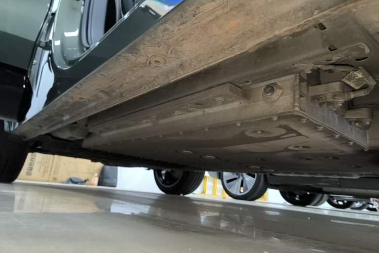 Used Lynk & Co 08 EM-P 2023 220km All-Wheel-Drive Performance Halo Right Side Sill