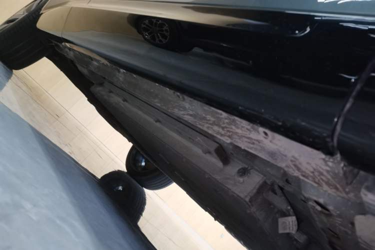 Used Lynk & Co 08 EM-P 2023 220km All-Wheel-Drive Performance Halo Right Side Sill