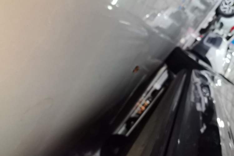Used Lynk & Co 08 EM-P 2023 220km All-Wheel-Drive Performance Halo Right Side Sill