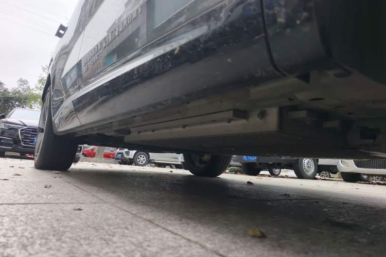 Used Lynk & Co 08 EM-P 2023 220 km Limited-Time Edition Right Side Sill