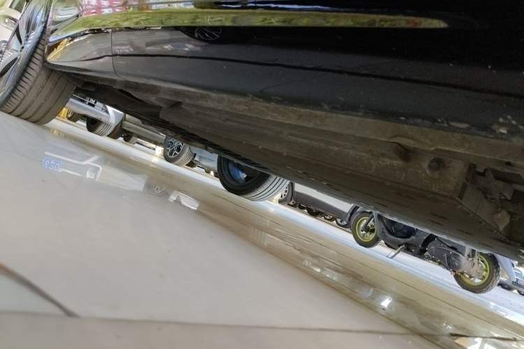 Used Lynk & Co 08 EM-P 2023 220km All-Wheel-Drive Performance Halo Right Side Sill