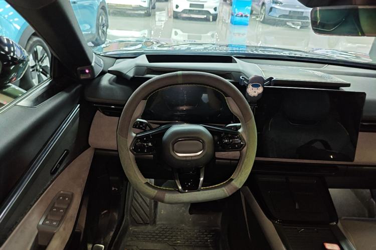 Used Lynk & Co 08 EM-P 2023 220km All-Wheel-Drive Performance Halo Steering Wheel