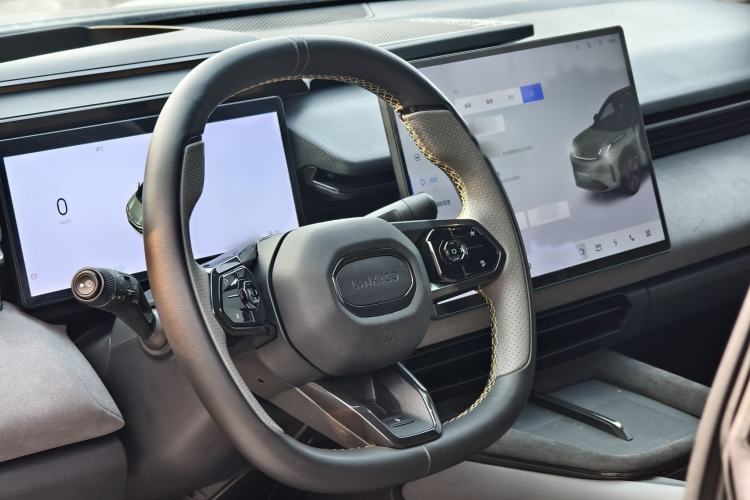 Used Lynk & Co 08 EM-P 2023 220km All-Wheel-Drive Performance Halo Steering Wheel
