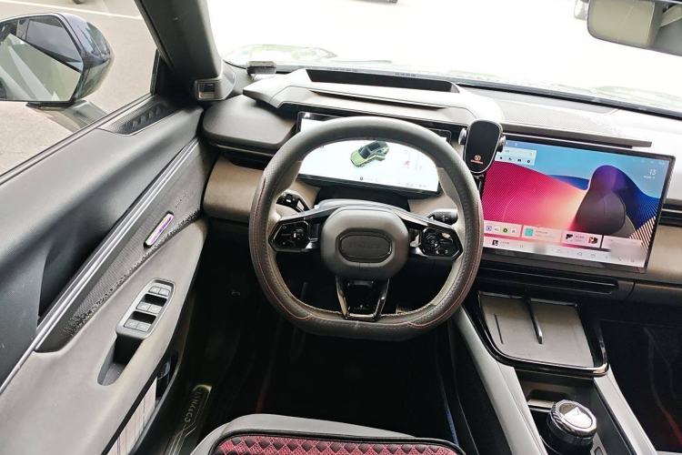 Used Lynk & Co 08 EM-P 2023 220km All-Wheel-Drive Performance Halo Steering Wheel