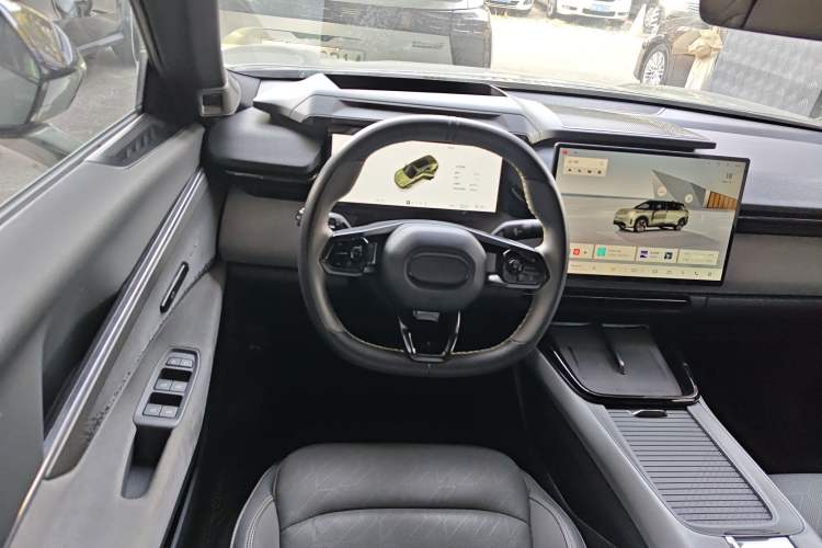Used Lynk & Co 08 EM-P 2023 220km All-Wheel-Drive Performance Halo Steering Wheel