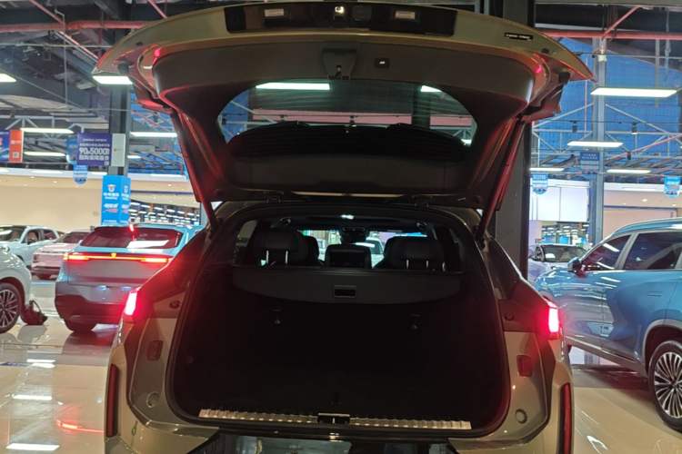 Used Lynk & Co 08 EM-P 2023 220km All-Wheel-Drive Performance Halo Trunk