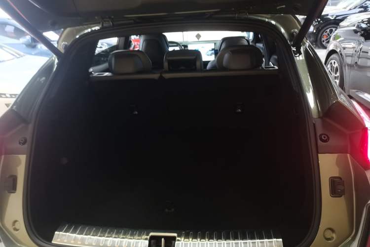 Used Lynk & Co 08 EM-P 2023 220km All-Wheel-Drive Performance Halo Trunk