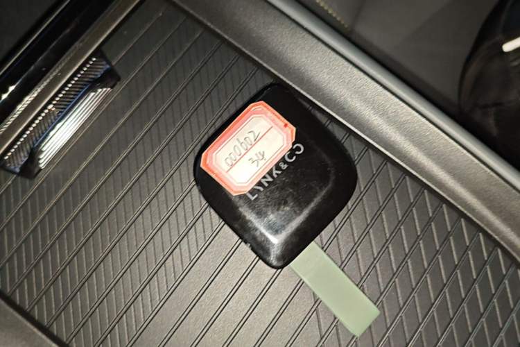 Used Lynk & Co 08 EM-P 2023 220km All-Wheel-Drive Performance Halo Vehicle Key
